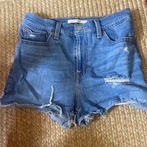 high waisted levi’s jean shorts